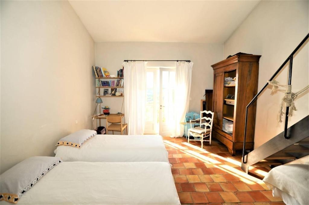 In Gordes, Facing The Entire Luberon Park A Beautiful 5 Bedrooms House Eksteriør billede